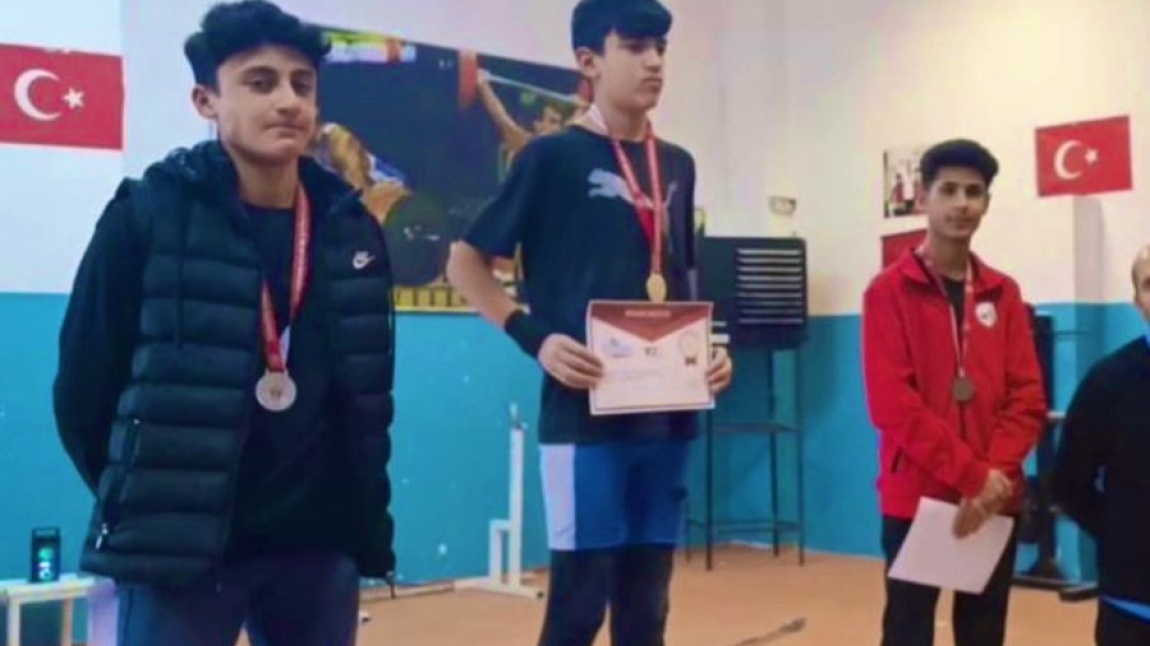 Liseler Arası Okul Sporları Yarışmaları’nda Halter Kaldırma'da İl Birinciliği Elde Ettik