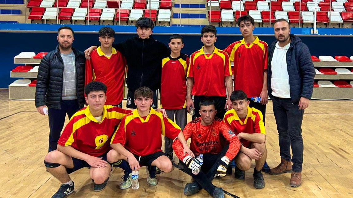  Liseler Arası Futsal Turnuvası’nda Çeyrek Finale Yükseldik